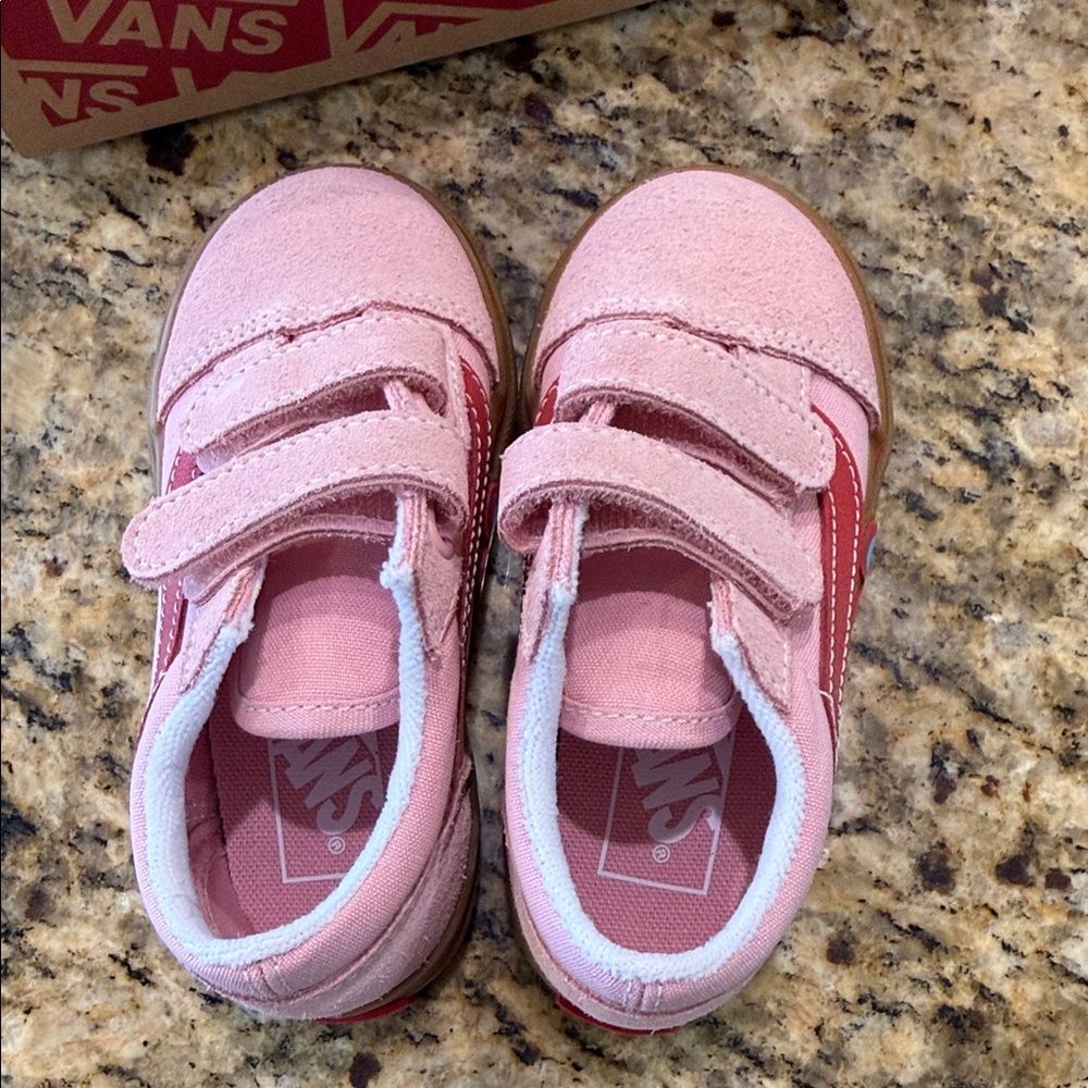Old Skool Pink Heart Sneakers - Picture 5 of 6